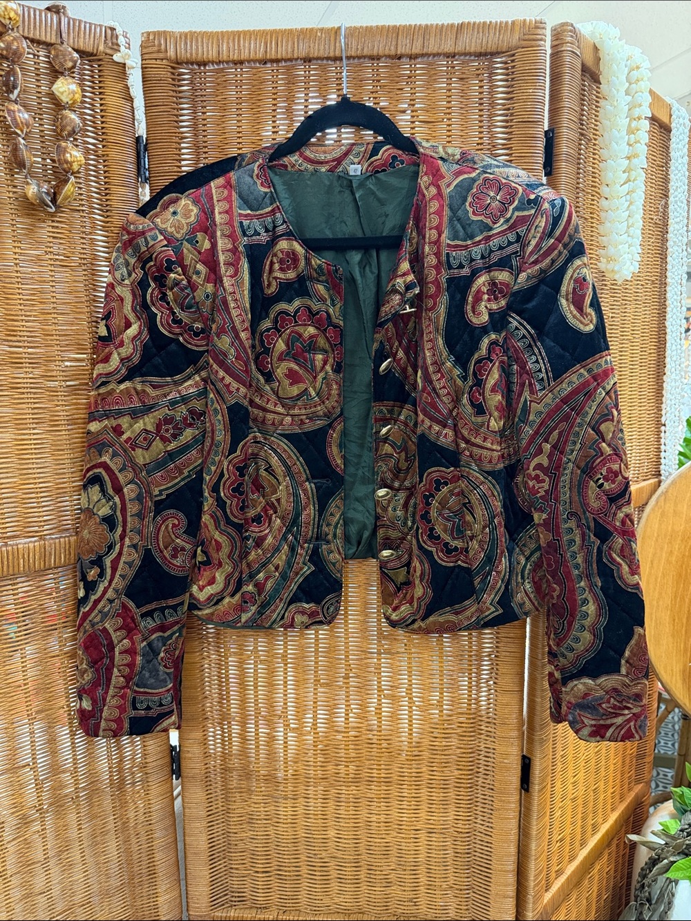 Vintage Women's Paisley Large Quilted Jacket - Black & Red